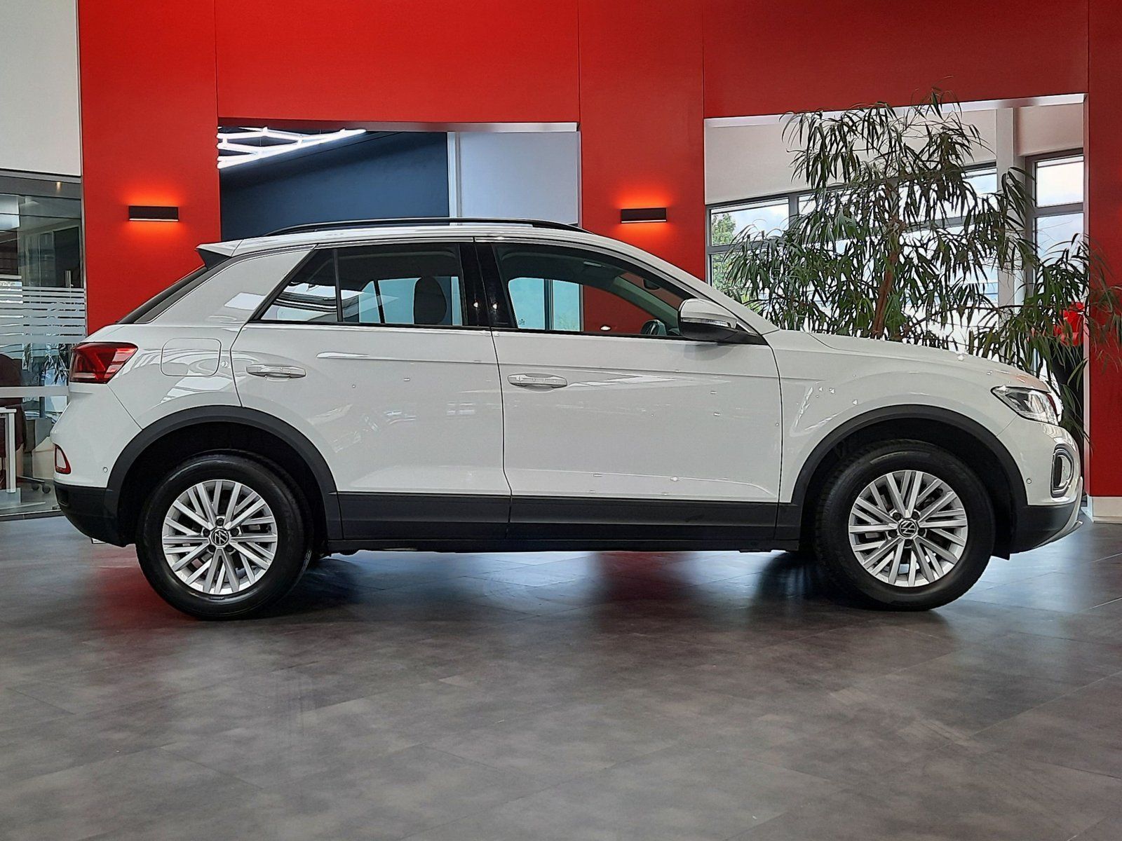 Fahrzeugabbildung Volkswagen T-Roc Life TSI DSG *Cam*LED*Sitzhzg*PDC*ACC*APP*