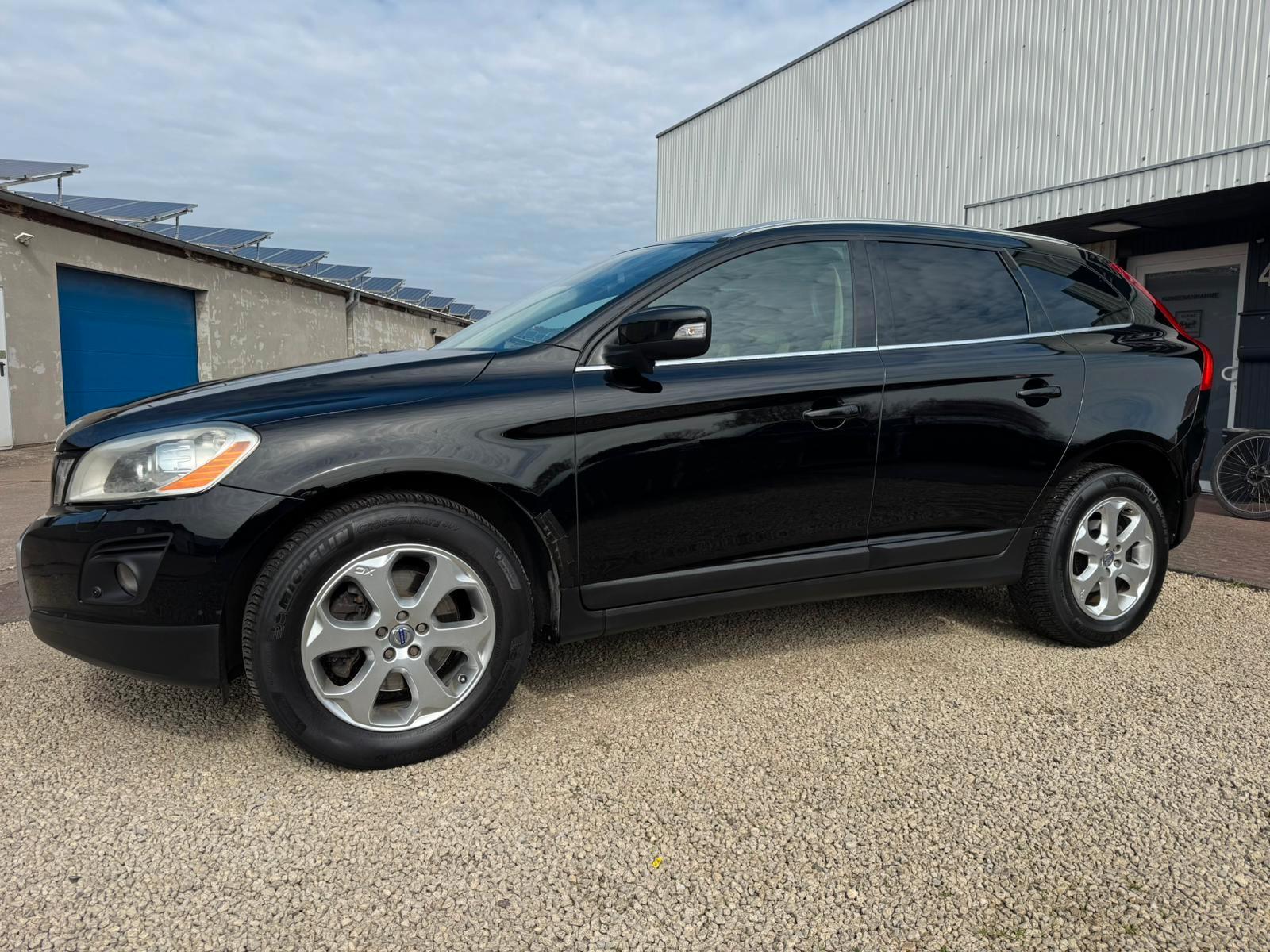 Volvo XC60 Summum AWD*LEDER*PANO*AHK*KAMERA°*DYNAUDIO