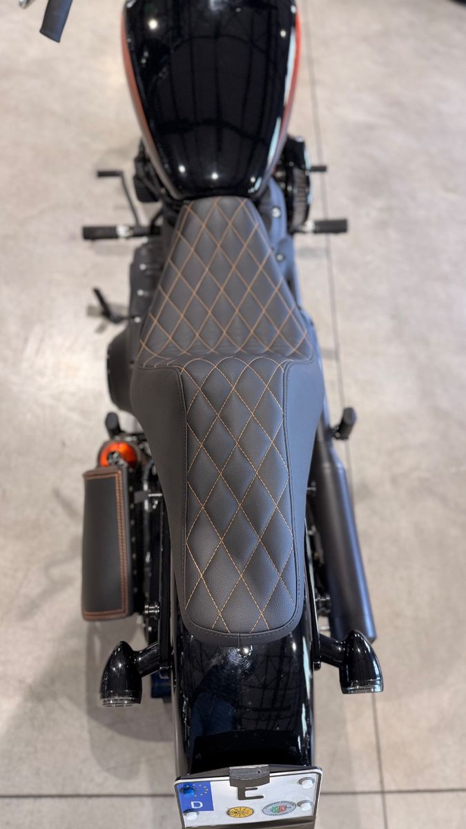 Fahrzeugabbildung Harley-Davidson Street Bob Umbau / J&H