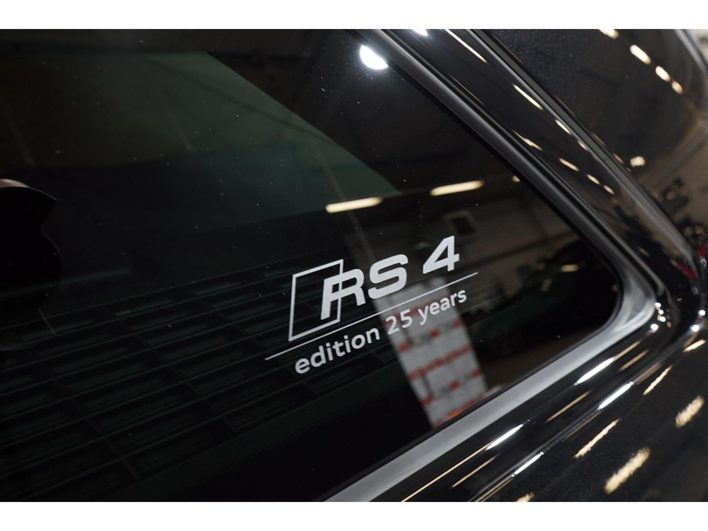Audi RS4 Avant EDITION 25 YEARS CARBON KERAMIK 300 KM