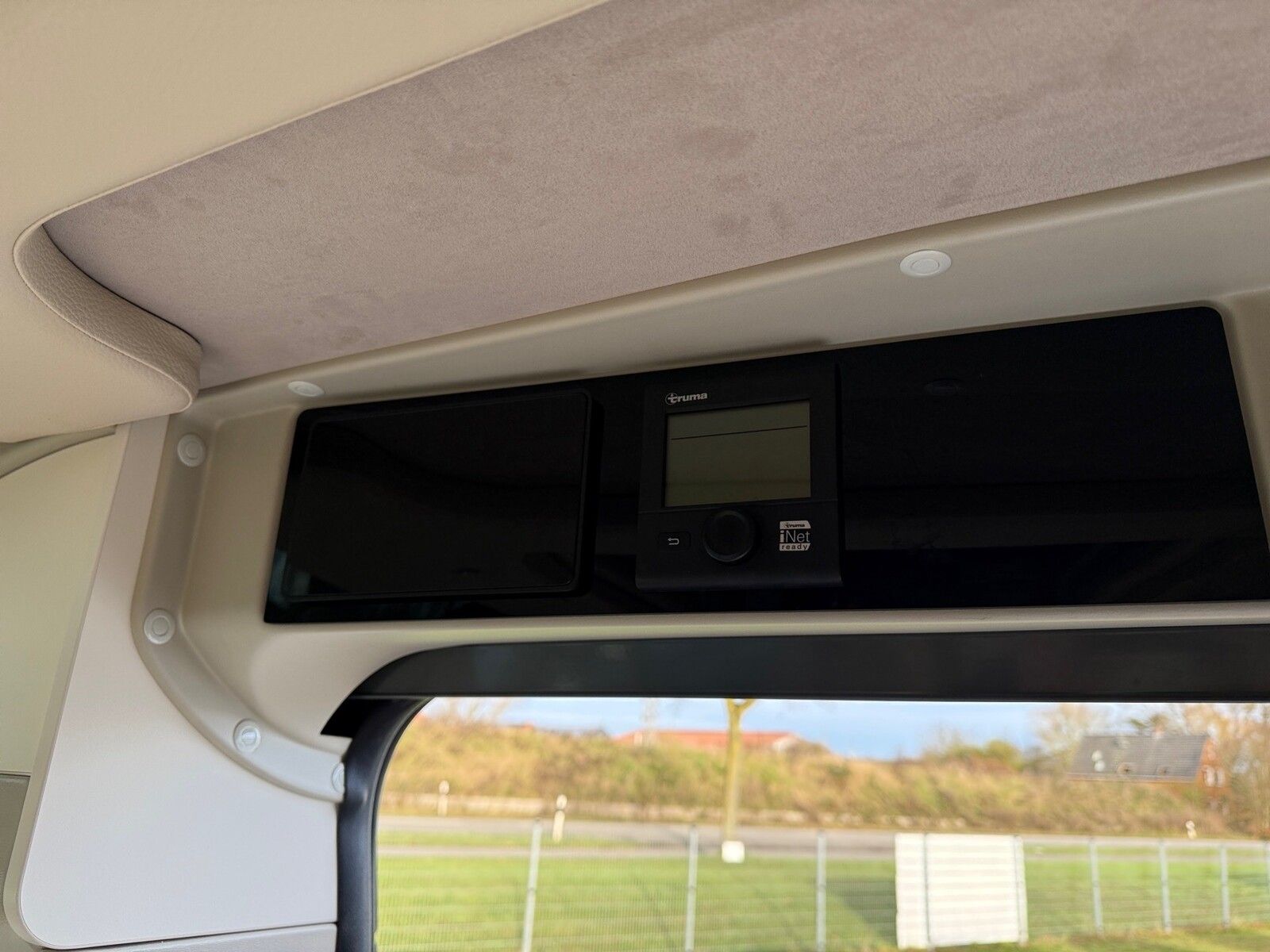 Fahrzeugabbildung Eura Mobil Van V 595 HB Pop-Up Dach, Captain-Chair-Sitze