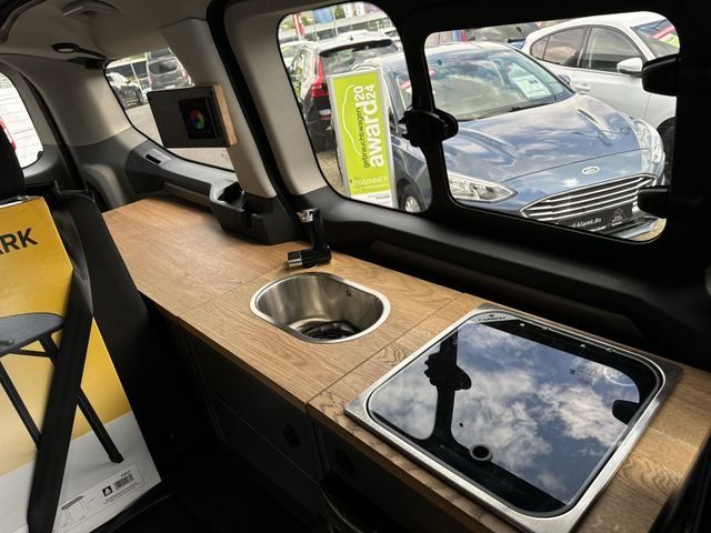 Fahrzeugabbildung Ford Tourneo Custom 2.0   320 L1 Titanium #VANNEXT