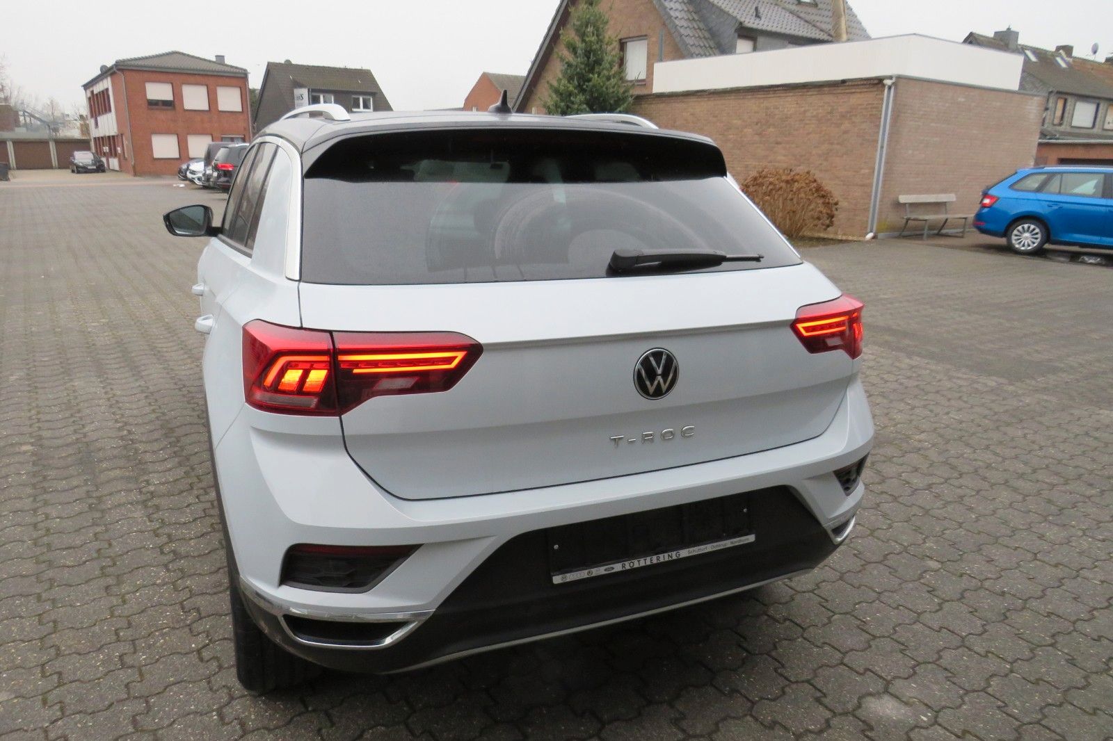 Fahrzeugabbildung Volkswagen T-Roc Sport R-LINE PANO 18`LED NAVI APP 1.HD