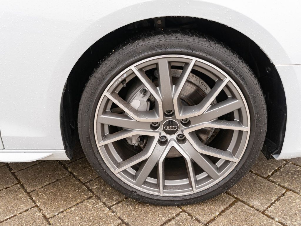 AUDI A4 2024