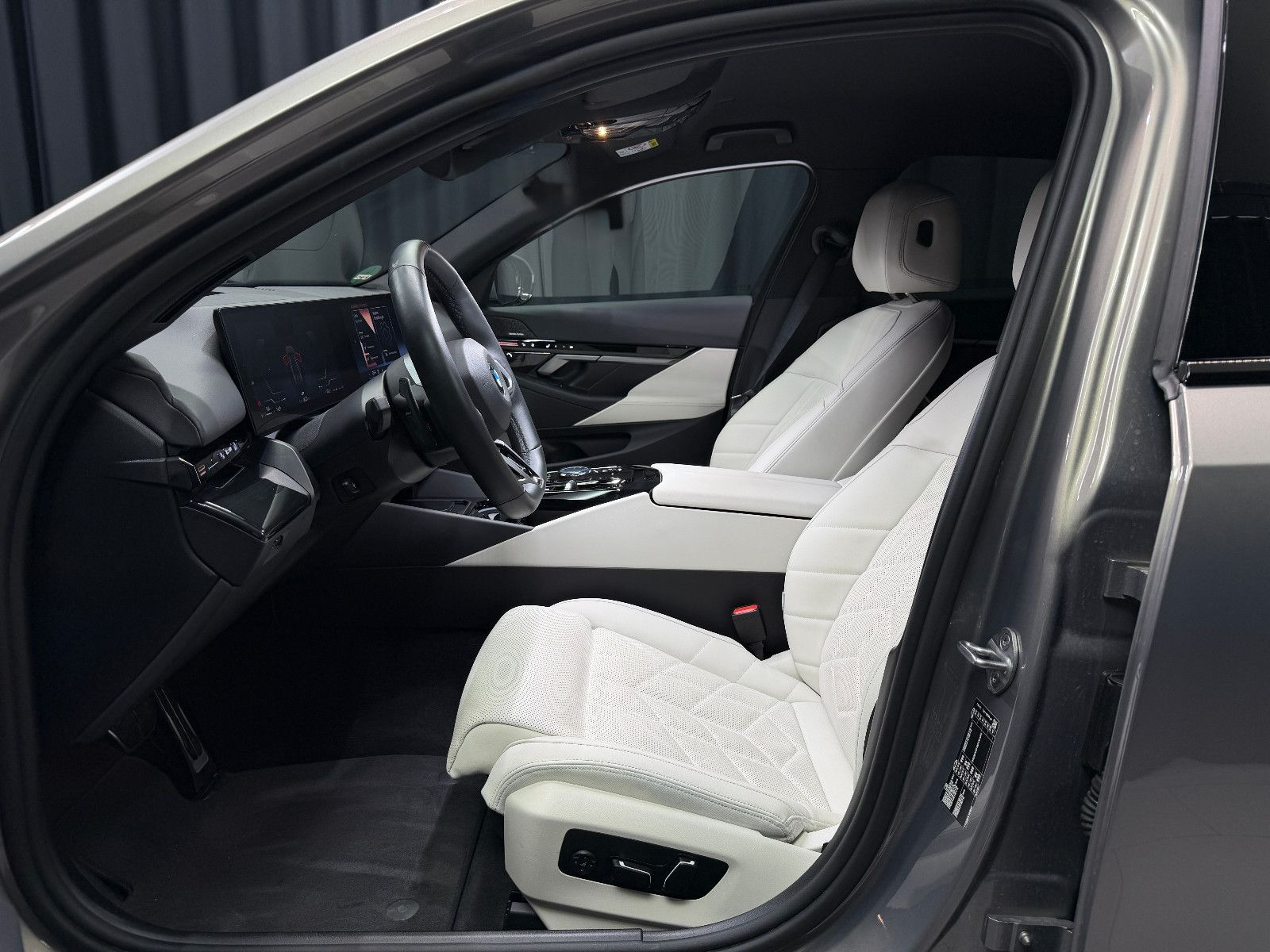 Fahrzeugabbildung BMW 520 d Limousine M Sport|H&K|HuD|Garantie