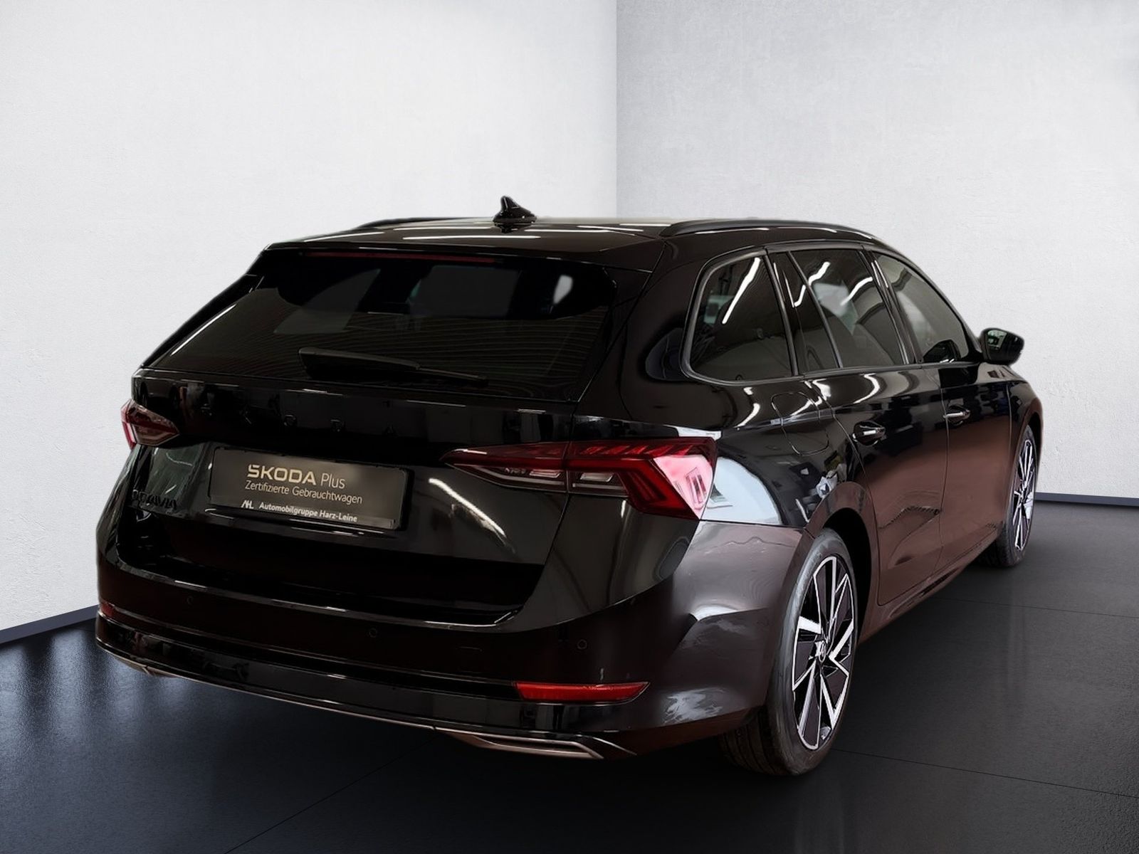 Skoda Octavia Combi 2.0 TDI Sportline DSG Navi HuD ACC foto 6