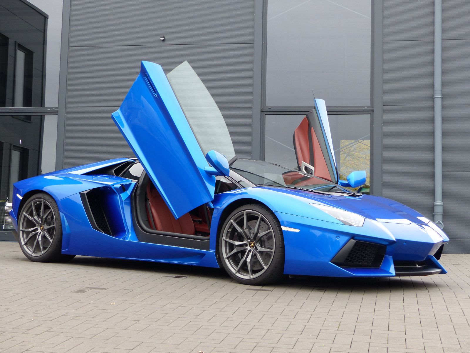 Fahrzeugabbildung Lamborghini Aventador LP 700-4 Roadster