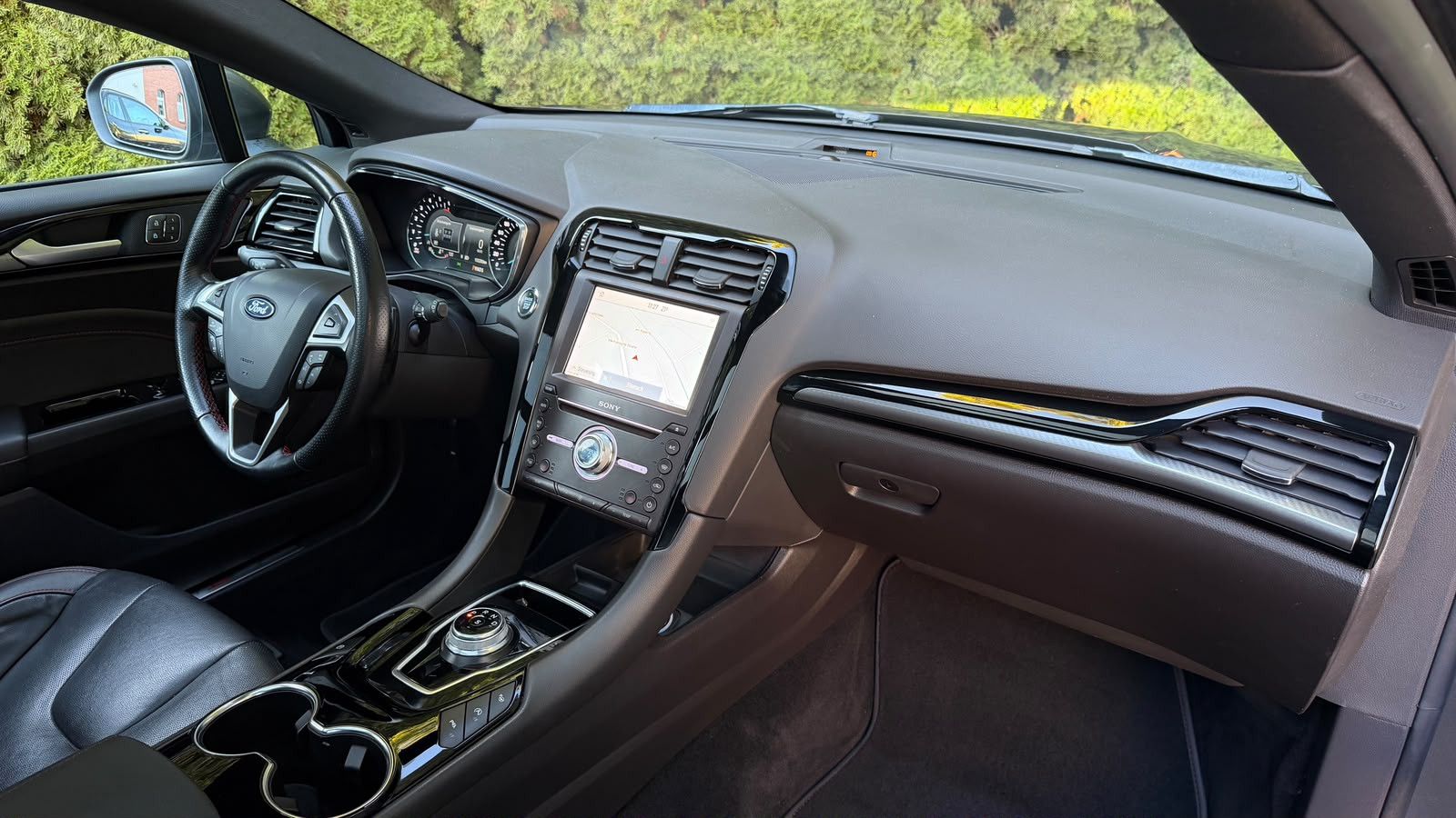 Fahrzeugabbildung Ford Mondeo 2.0EB Aut. ST-Line LED+STHZ+KAM+AHK+PANO+