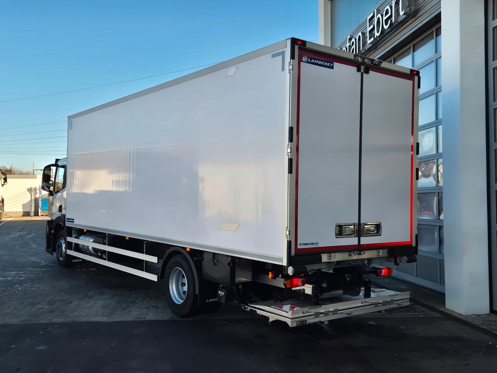 Fahrzeugabbildung Iveco S-Way 400 4x2 Kühlkoffer, LBW, Thermoking T1200R