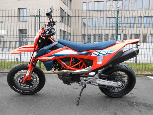 KTM 690 SMC R  2024 auch A2 "KÖSTLER BLACK HAWK"