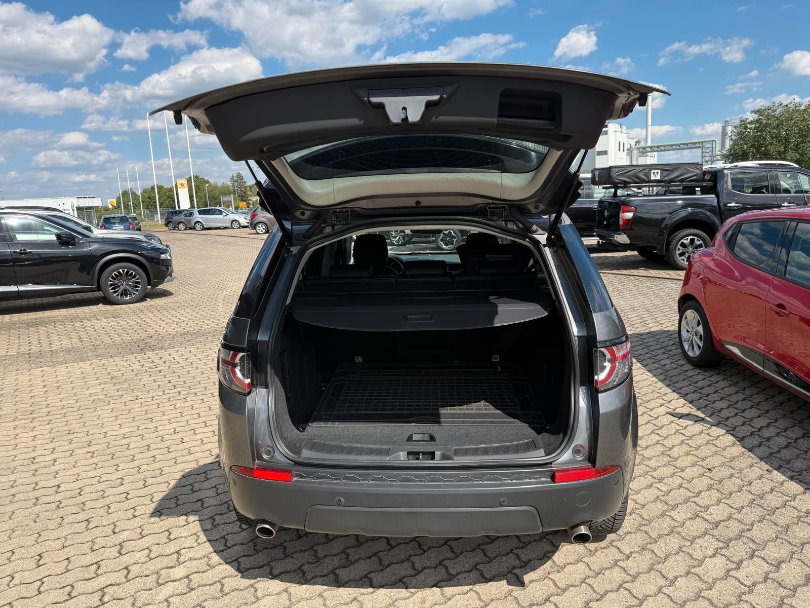 Fahrzeugabbildung Land Rover Discovery Sport 1.Hand / Leder / Allrad / Autom.