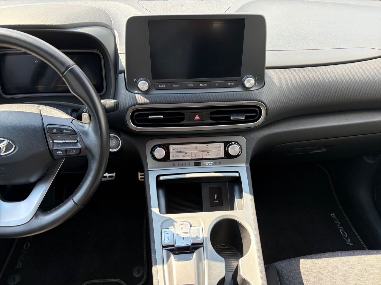 Fahrzeugabbildung Hyundai KONA  *SOH 100%*KLIMAA*LM*SPURH*KEYLESS*