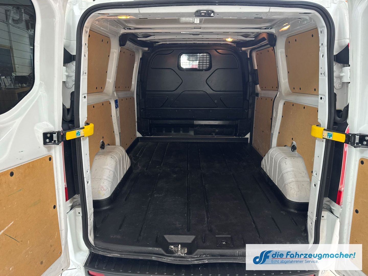 Fahrzeugabbildung Ford Transit Custom Kasten 300 L1 Trend Notbremsass.