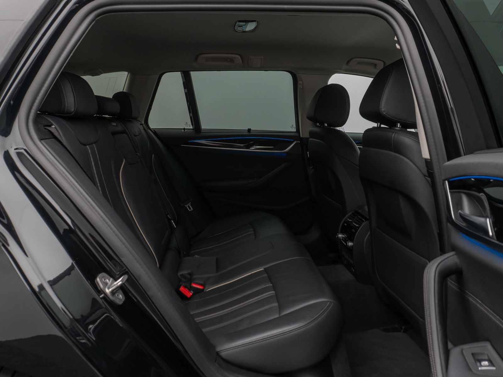 Fahrzeugabbildung BMW 530e Kamera DAB HiFi CockPitPro Fernlichtassist