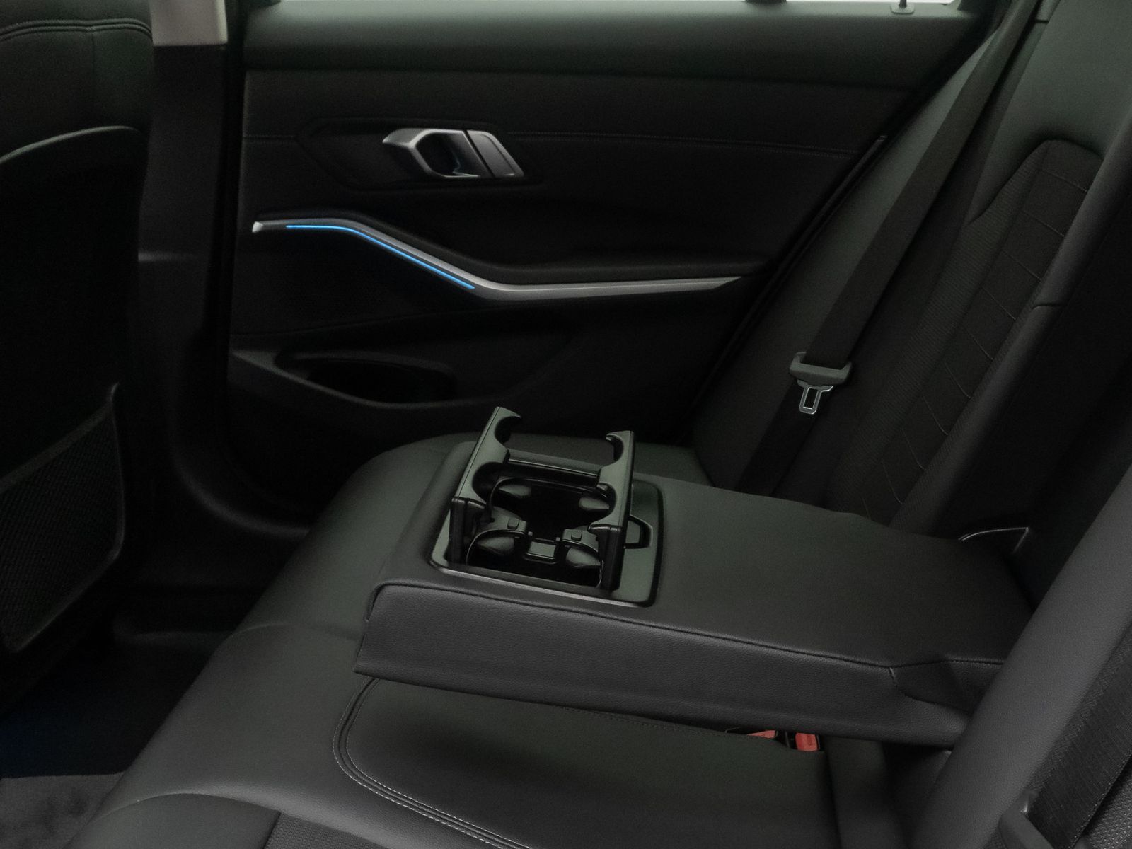 Fahrzeugabbildung BMW 330e Stop&Go Kamera DAB Komfort Leder Sport