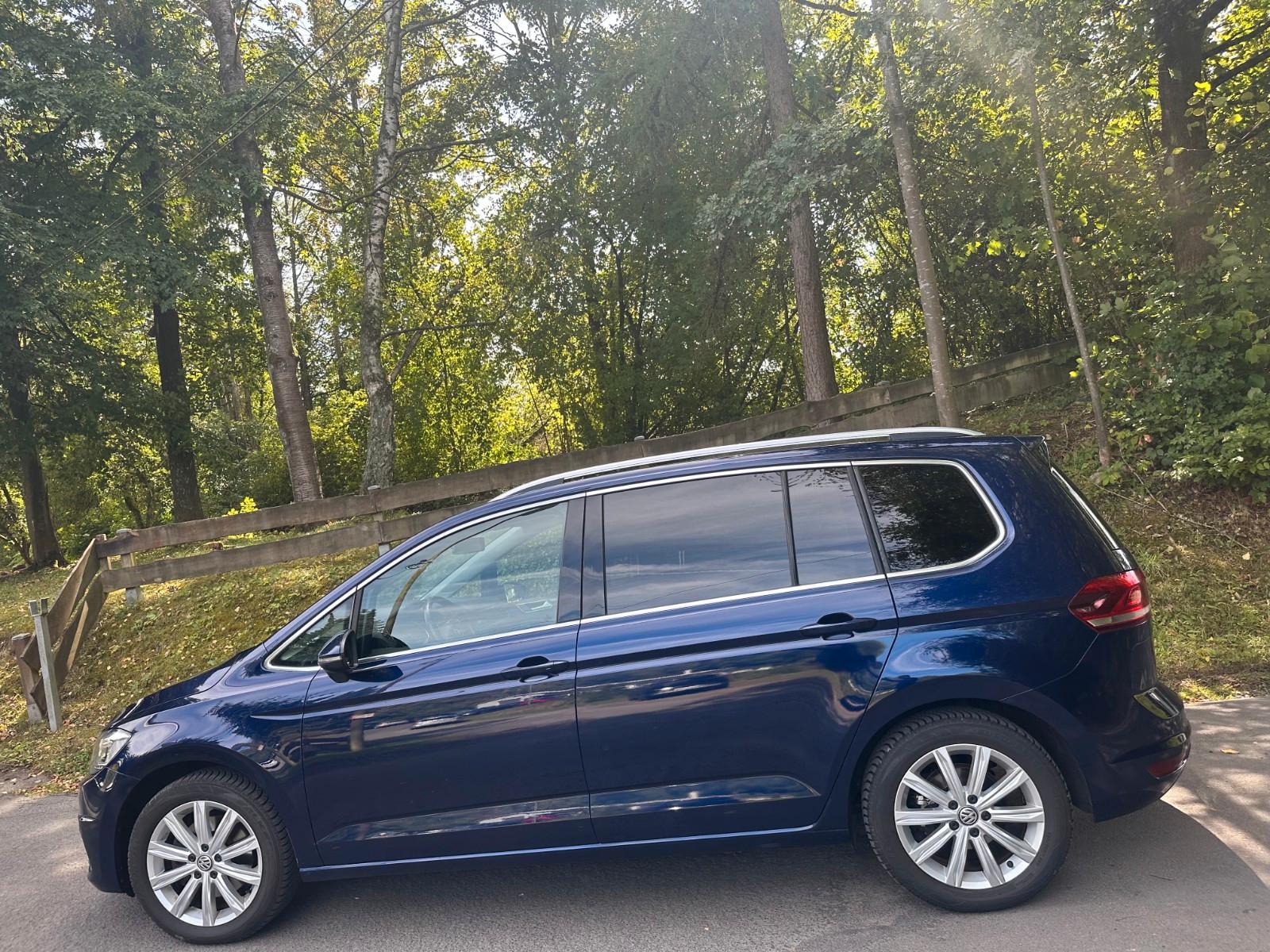 Volkswagen Touran Highline,LED,Webasto,AHK,7-Sitzer,1-Hand