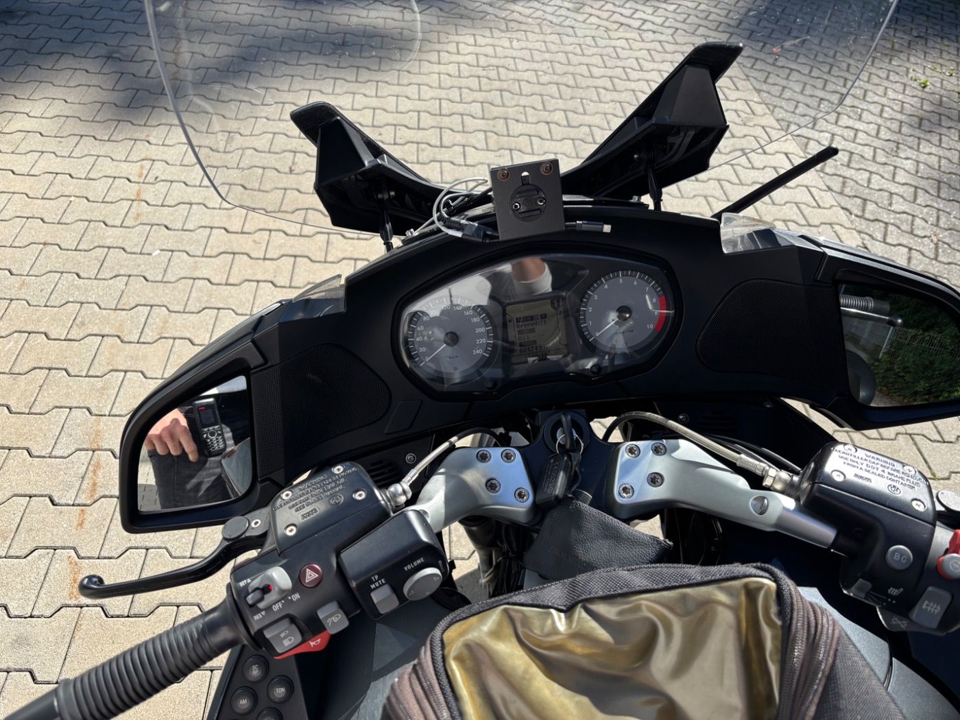 Fahrzeugabbildung BMW R 1200 RT mit Topcase