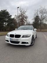 BMW 335xDrive Touring/M-Paket /Top Ausstattung/ - BMW 335 mit Benzin-Antrieb: Kombi