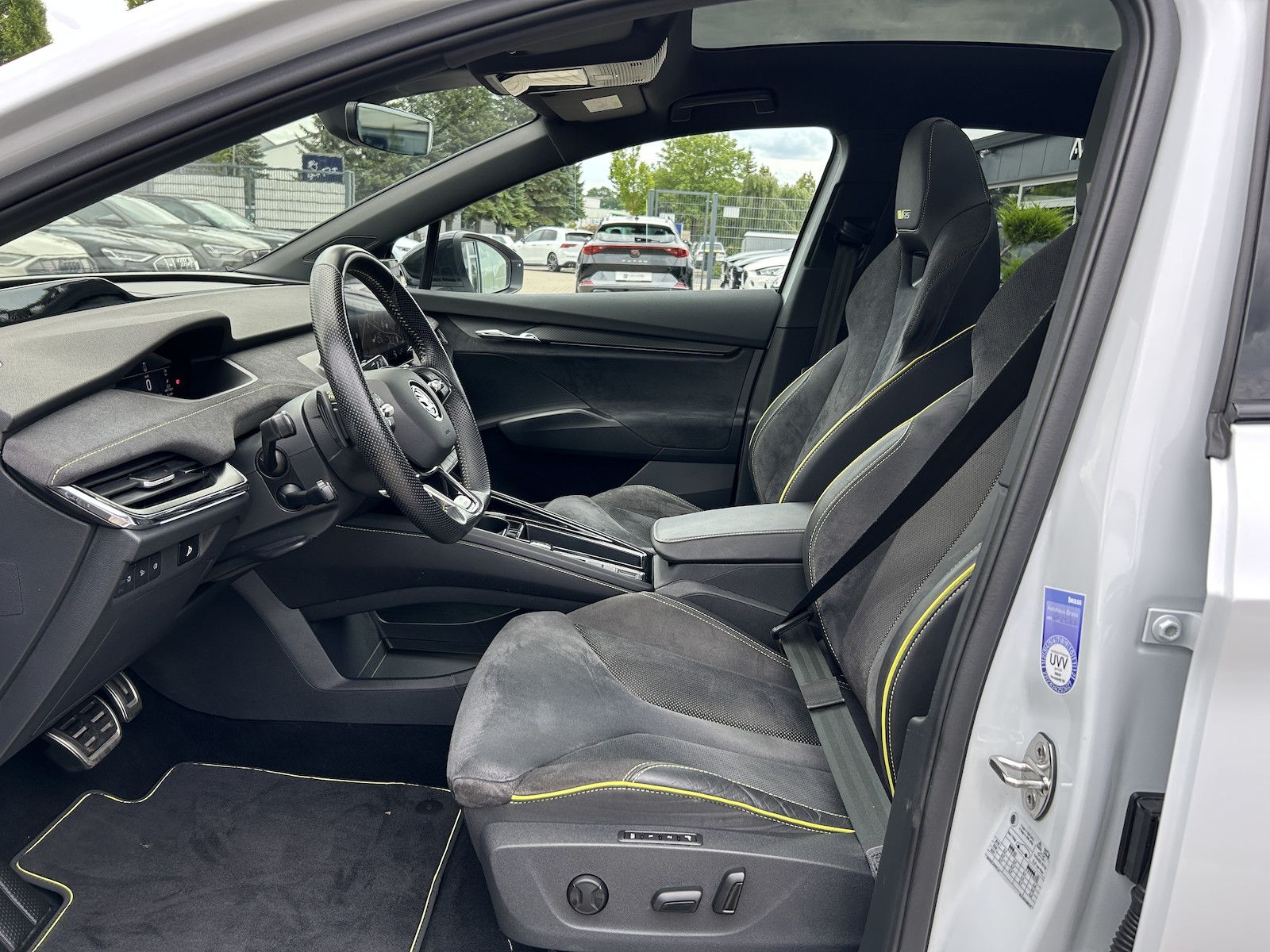 Skoda Enyaq RS 4x4 Lounge WÄRMEPUMPE CANTON 82kWh AHK foto 12
