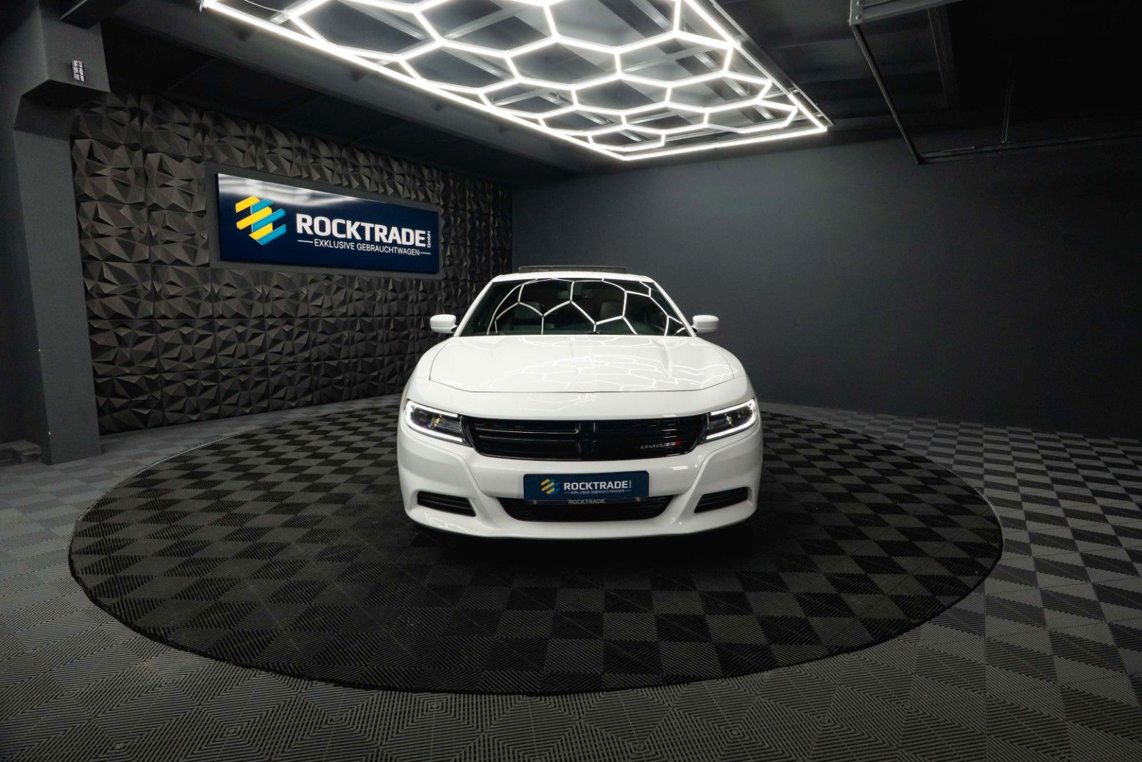 Fahrzeugabbildung Dodge Charger 3.6 Night-Paket | LED | Unfallfrei | 20'