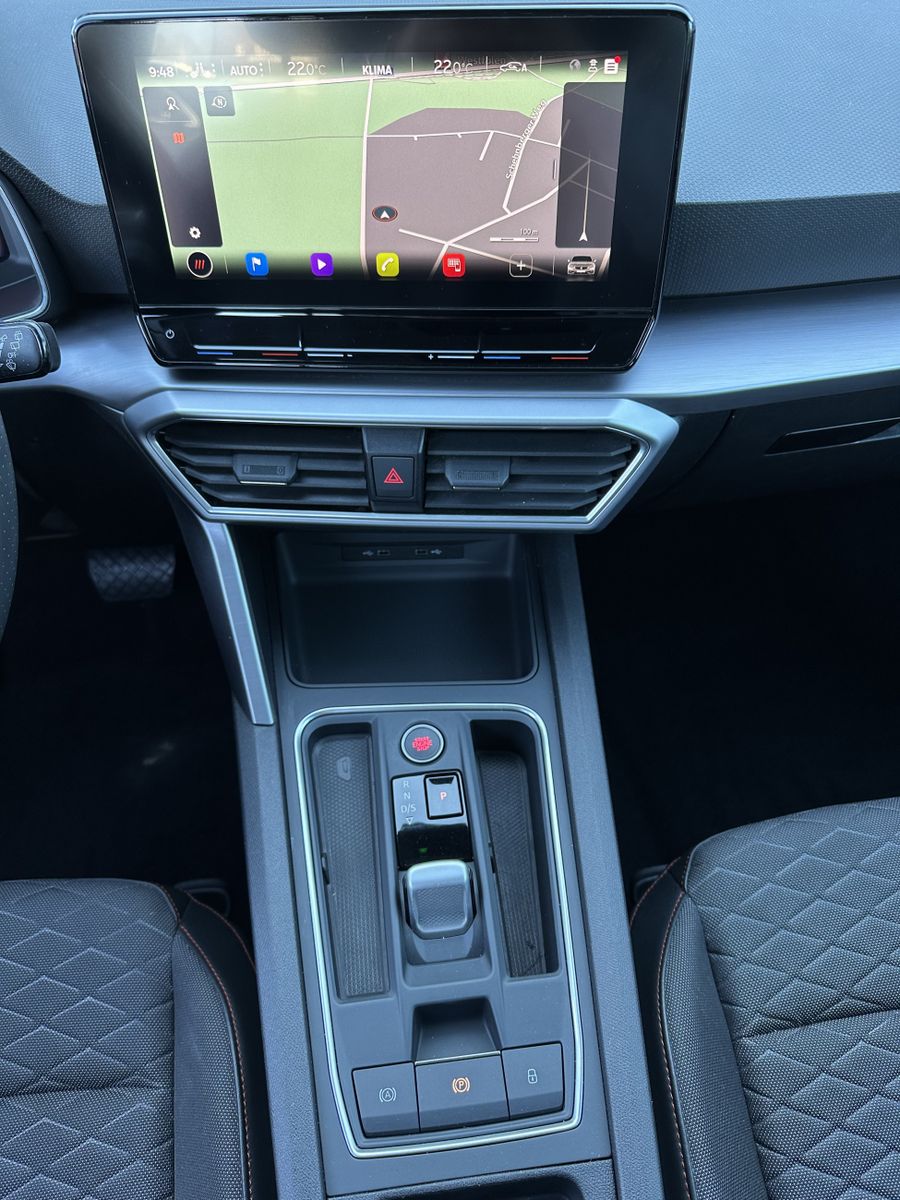 Fahrzeugabbildung SEAT Leon SpT 2.0 TDI DSG FR NAV+LED+AHK+ACC+18ZO+1HD