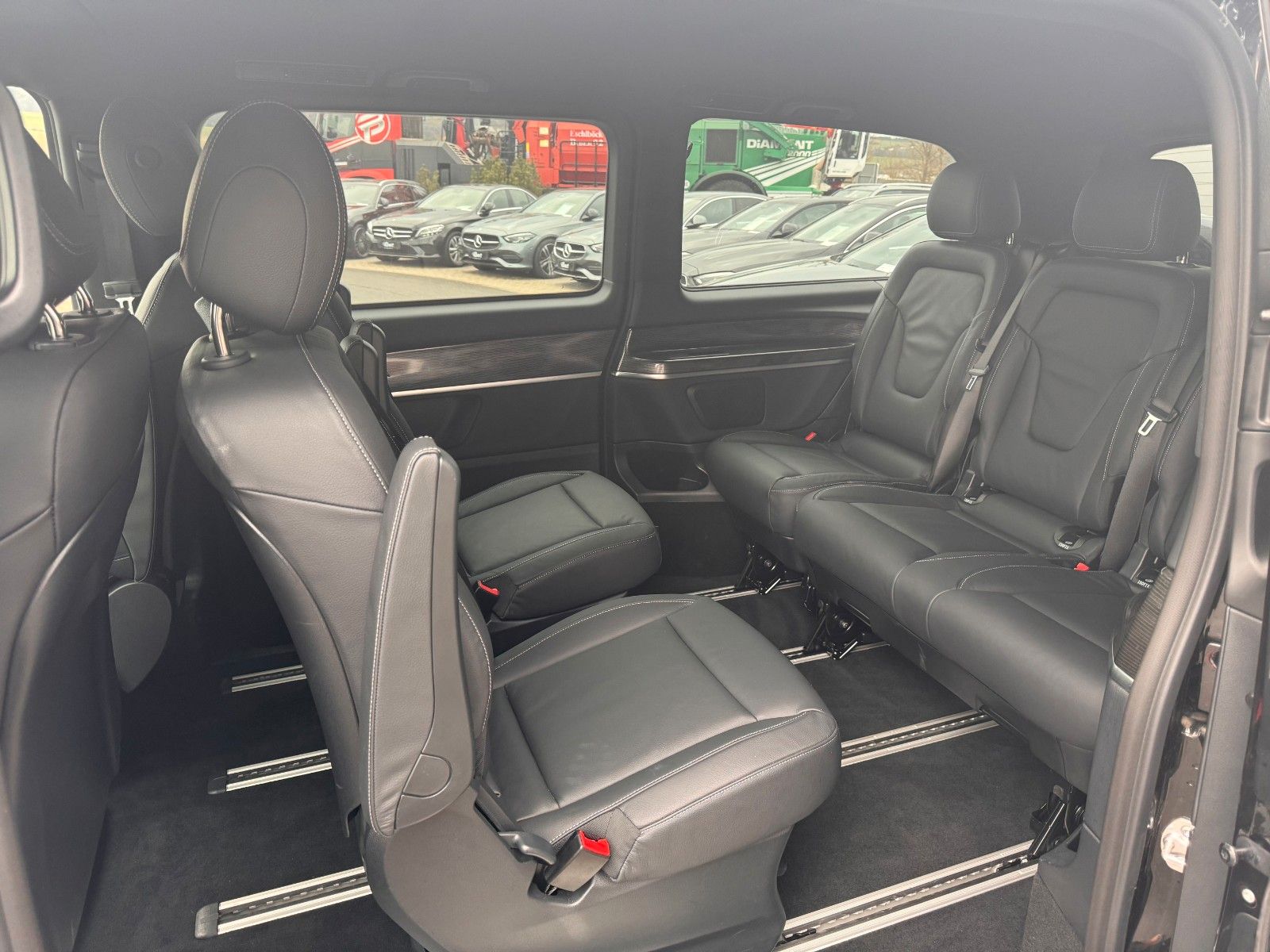 Fahrzeugabbildung Mercedes-Benz EQV 300 AVANTGARDE 360Kamera DISTRONIC Leder