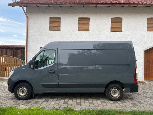 Image of Nissan NV400