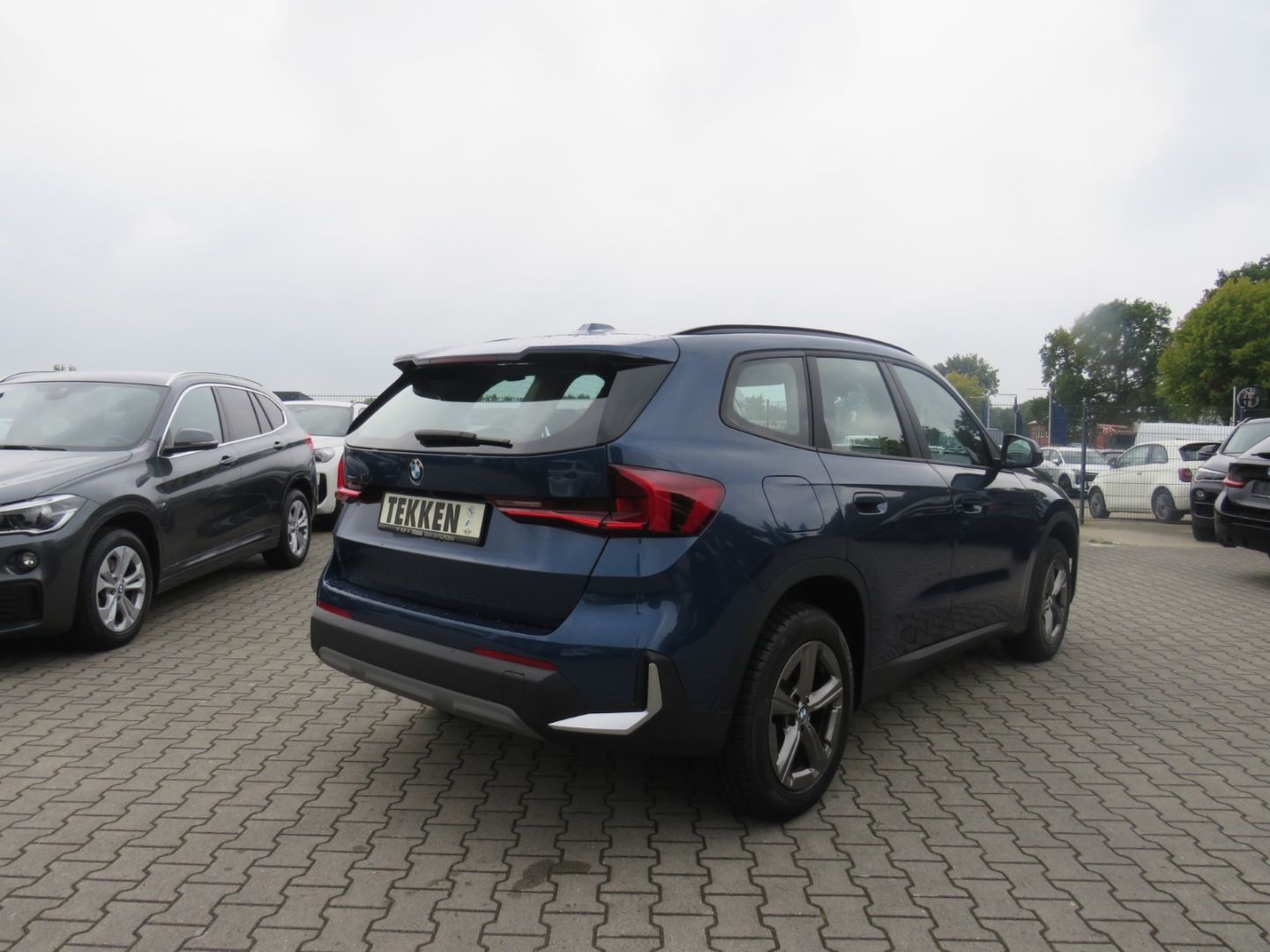 BMW X1 sDrive 20 i AHK RFK LED SHZ Carplay foto 2