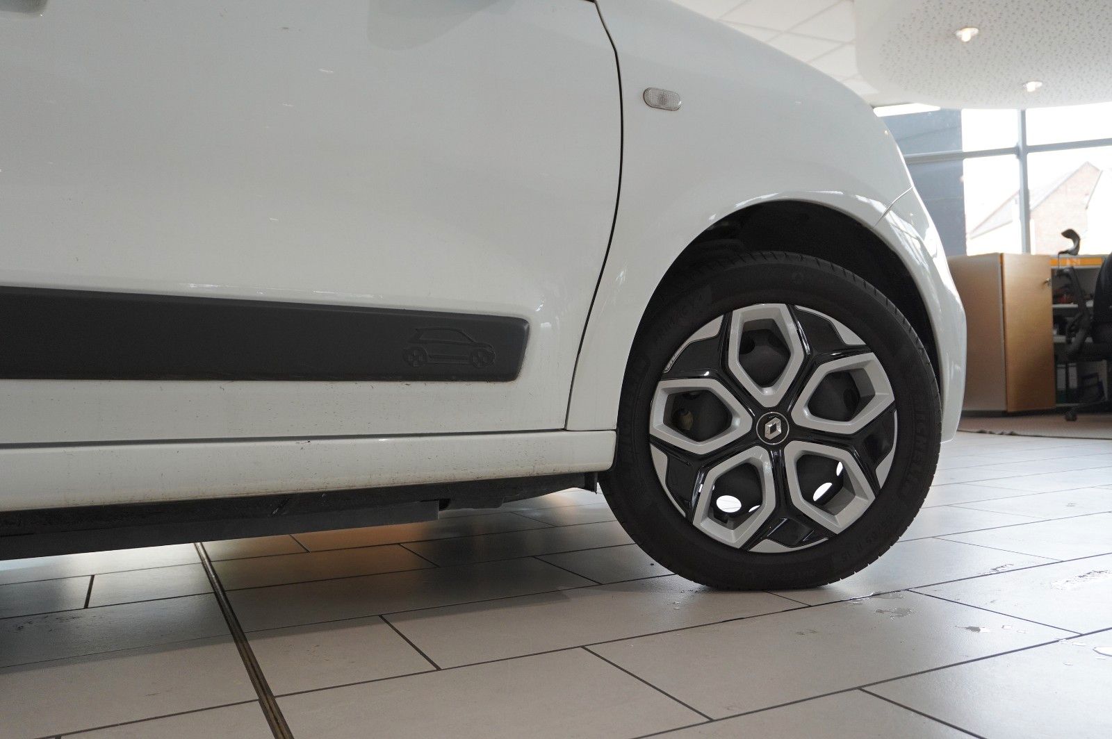 Fahrzeugabbildung Renault Twingo Equilibre Electric 22KWH NAVI/LED/DAB+