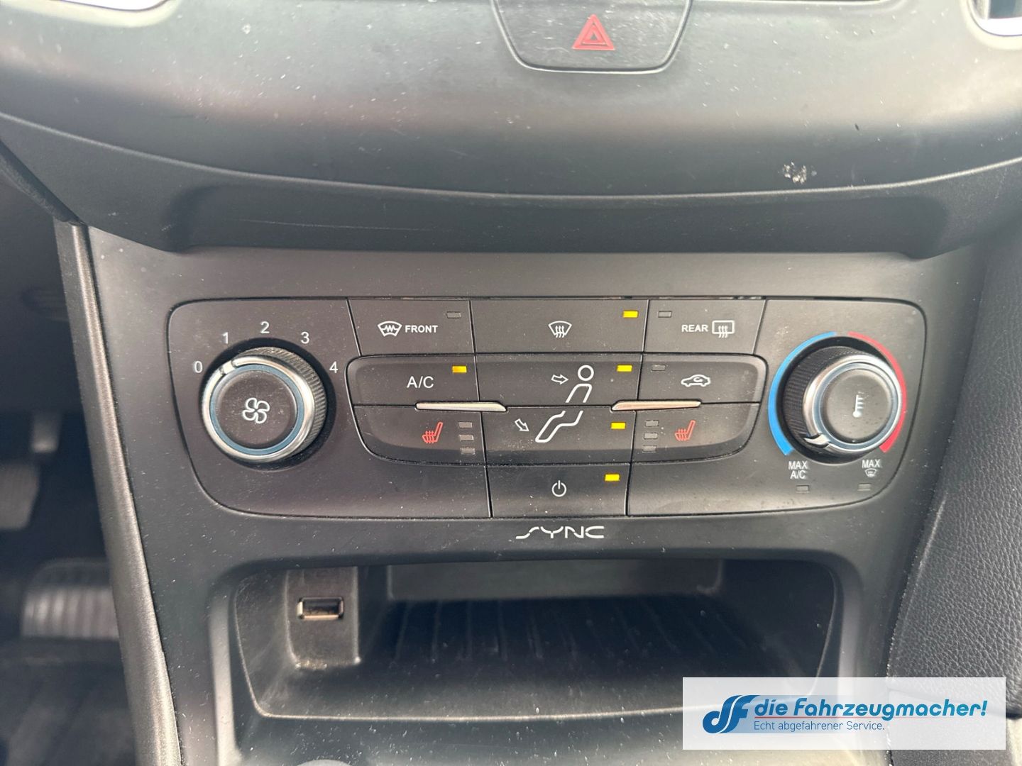 Fahrzeugabbildung Ford Focus Business Navi SHZ LenkradHZG *1502 *EXPORT