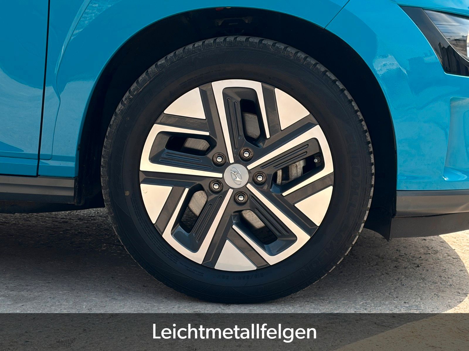 Fahrzeugabbildung Hyundai KONA E Select SHZ ACC PDC LKA Navi WiFi CarPlay