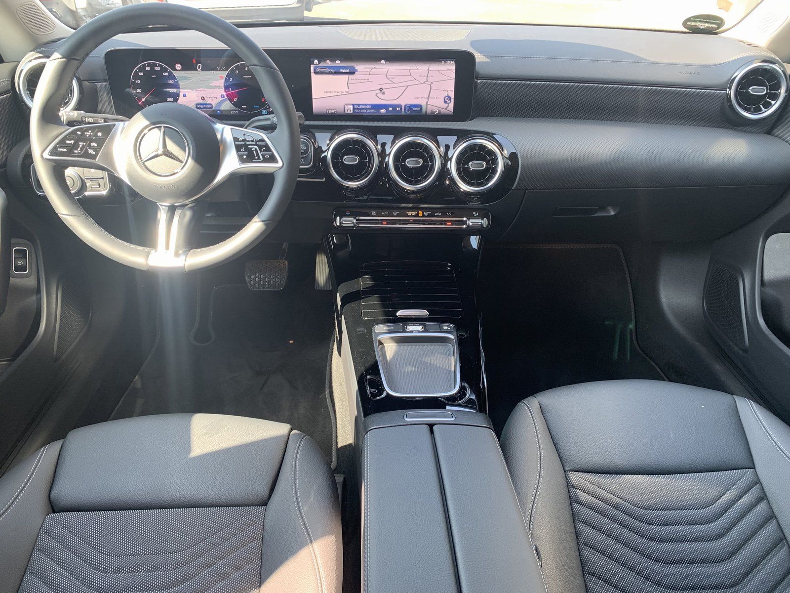 Fahrzeugabbildung Mercedes-Benz CLA 180 SB Progressive (EURO 6d)