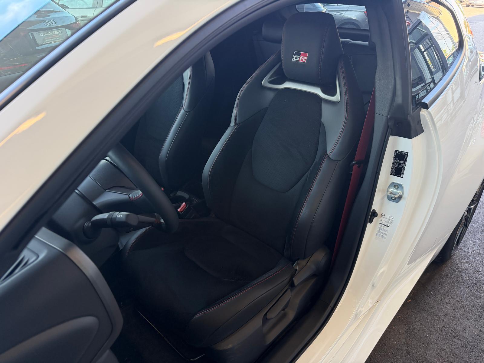 Toyota GR YARIS AWD 1.HD CARBON-DACH LED RFK
