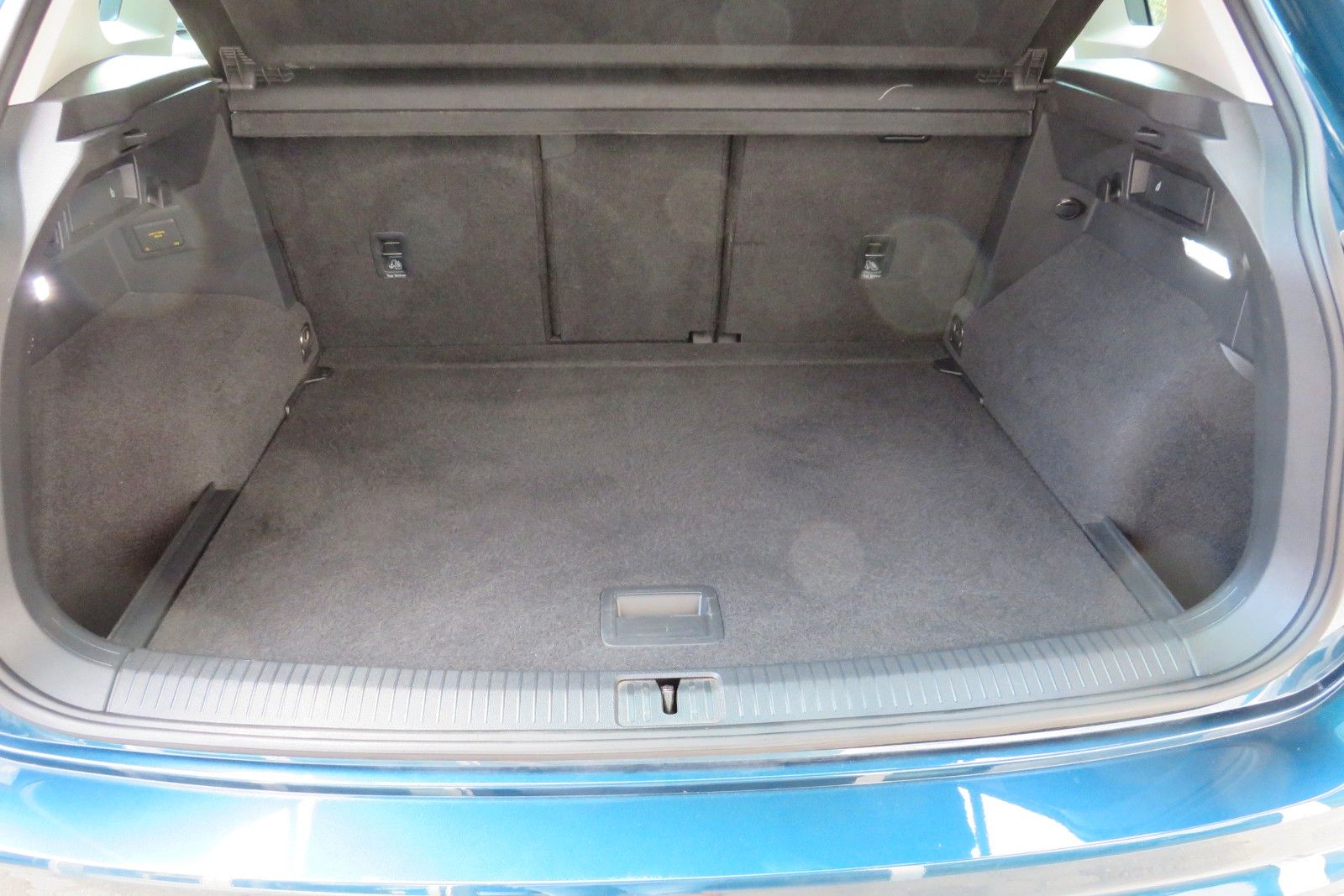 Fahrzeugabbildung Volkswagen Tiguan Life DSG AHK KAMERA ACC PDC SITZH. NAVI 1