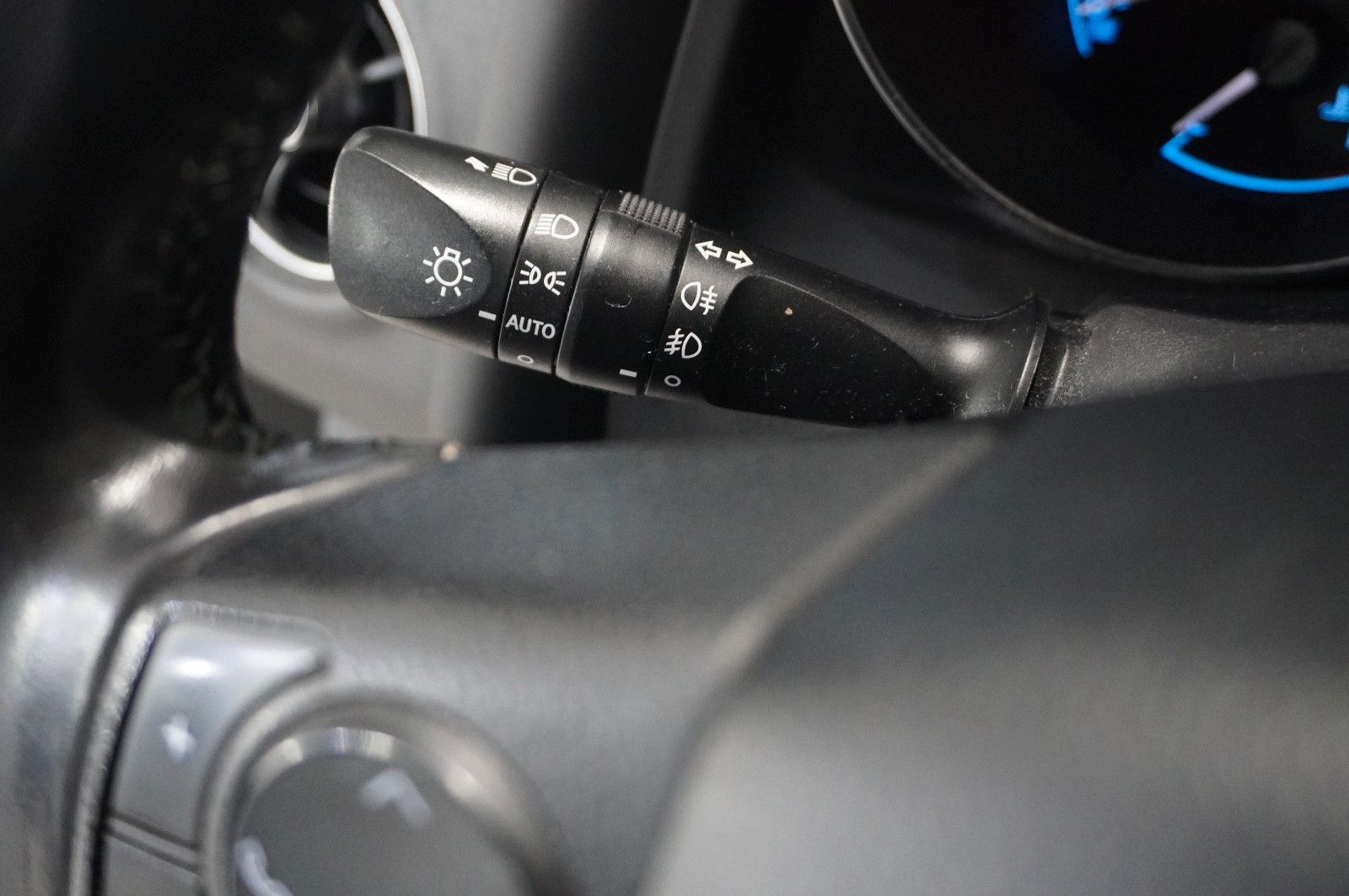 Fahrzeugabbildung Toyota Auris 1.2 LIM. DESIGN EDITION NAVI/LED/KAMERA/SH