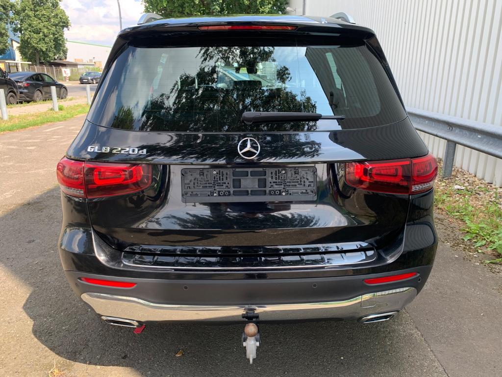 Mercedes-Benz GLB 220