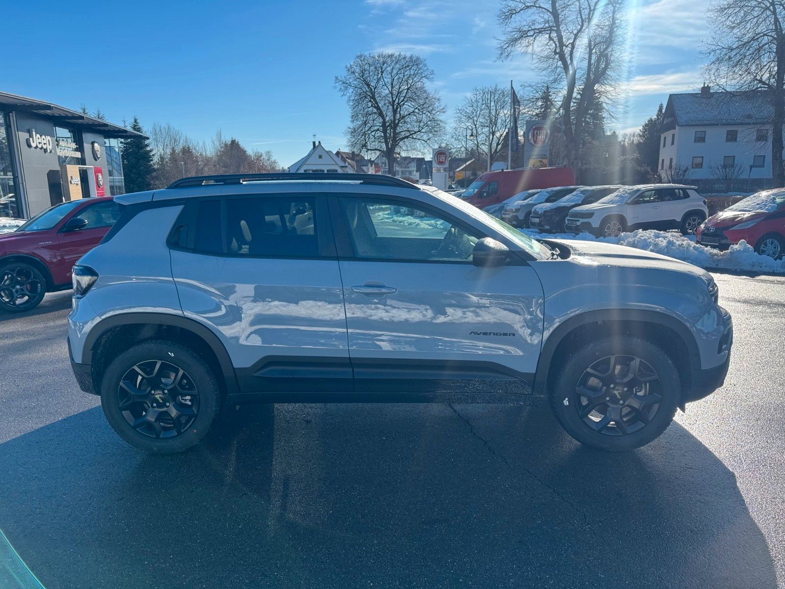 Fahrzeugabbildung Jeep Avenger Sitzheizung LED PDC adap. Tempomat