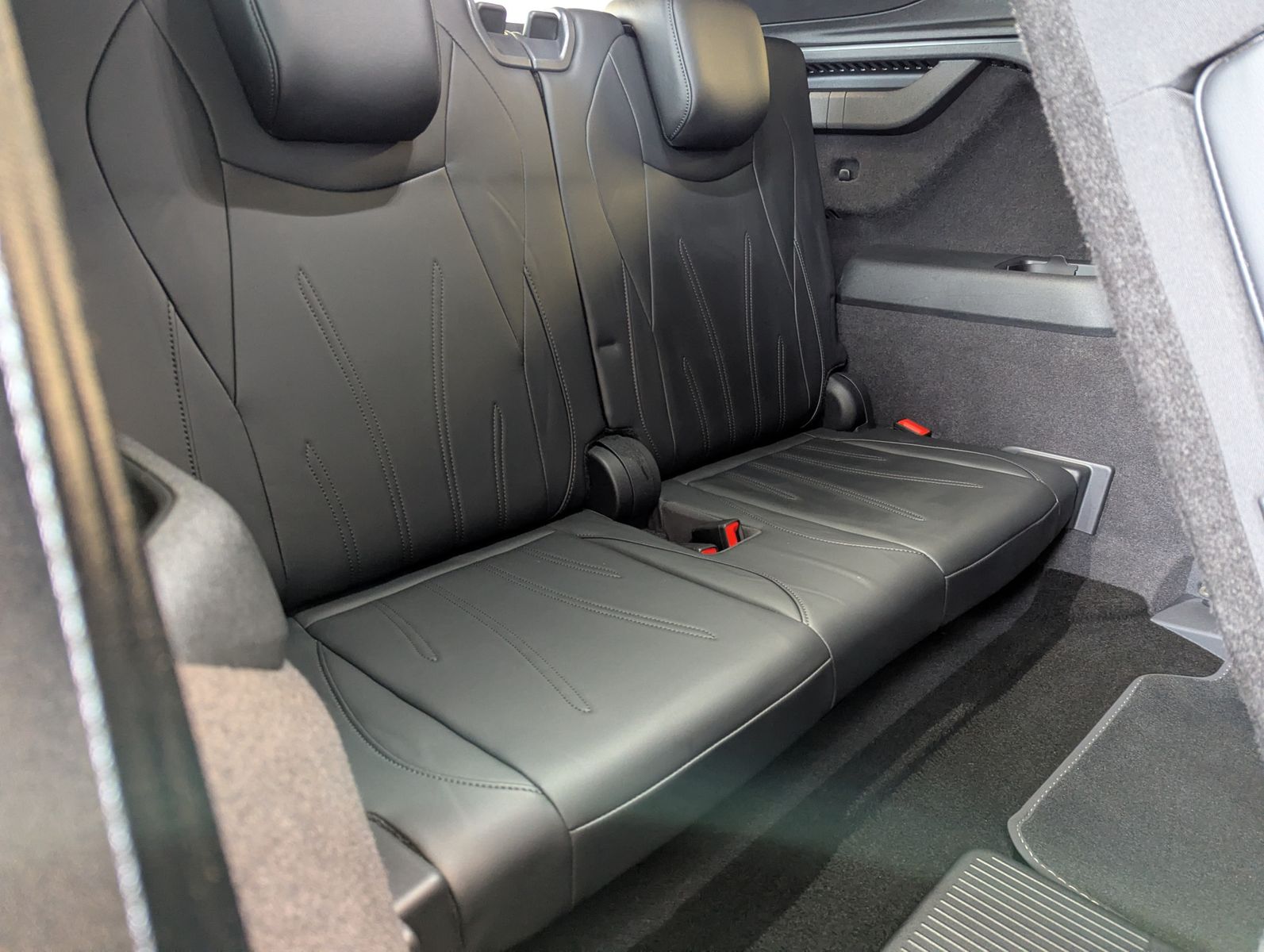 Fahrzeugabbildung Volkswagen Tayron 2.0 R-Line Leder Launch Pano Matrix AHK