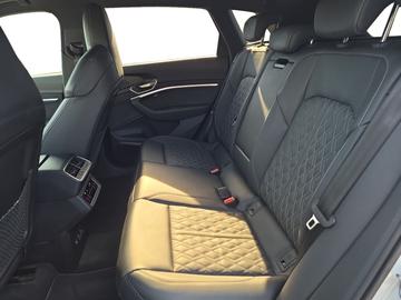 صورة 10 لـ 2023 AUDI Q8 E-TRON