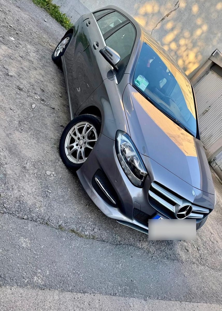 MERCEDES-BENZ B 180