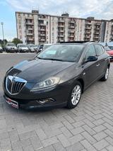 Lancia Delta 1.6 MJT DPF Platino - Lancia Delta Platino mit Diesel-Antrieb