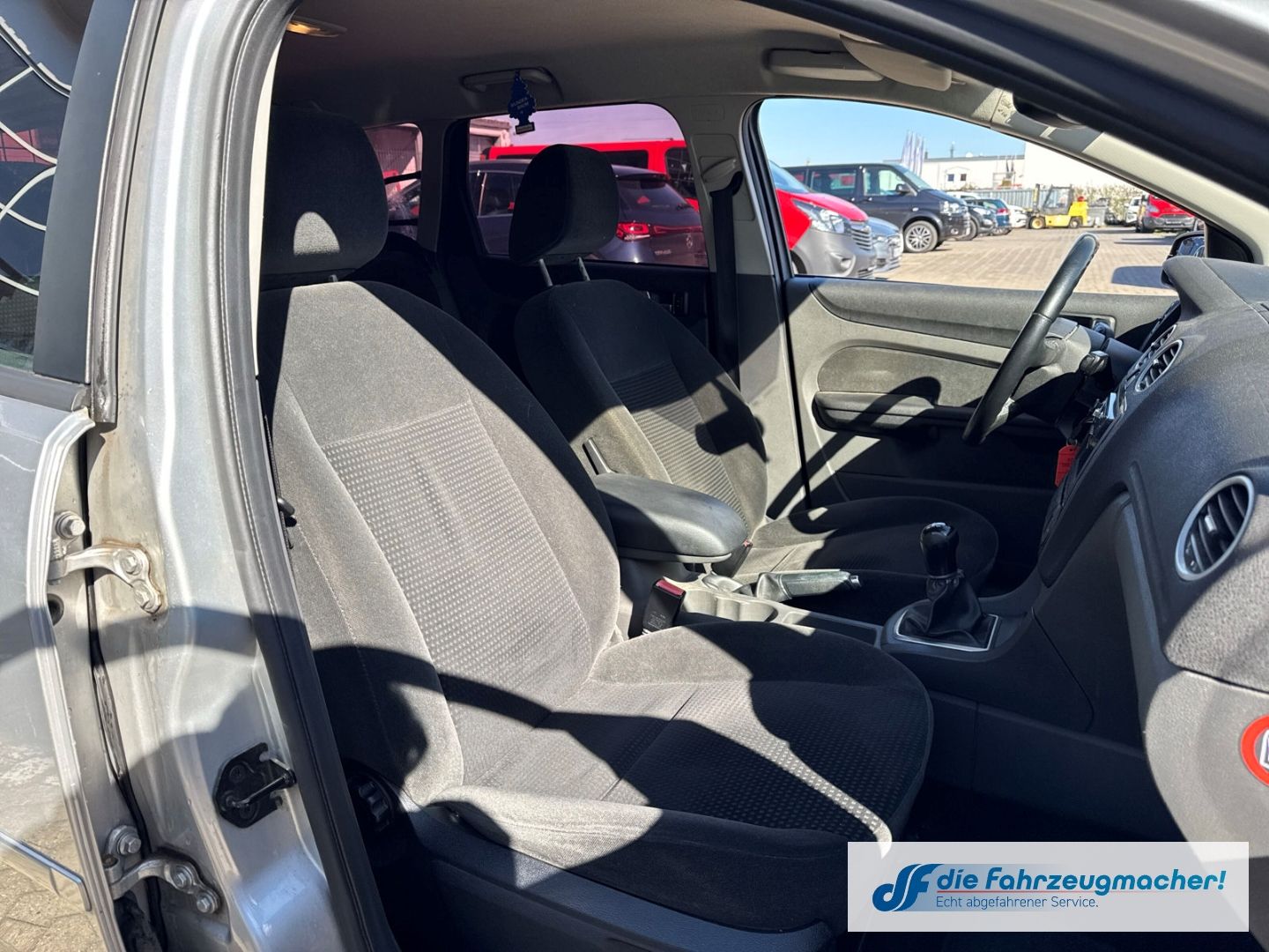 Fahrzeugabbildung Ford Focus Turnier Ghia Xenon Klimaautom *EXPORT