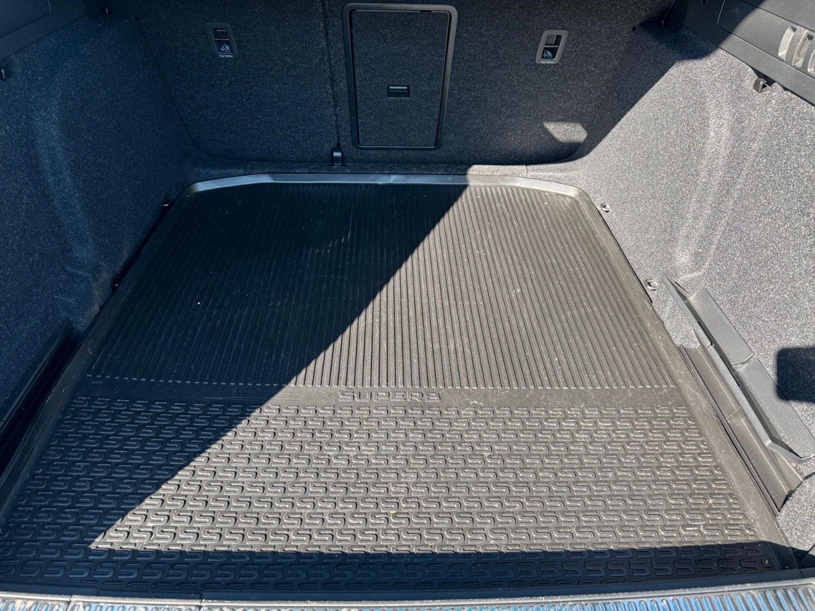 Fahrzeugabbildung SKODA Superb Combi Style 2.0 TSI