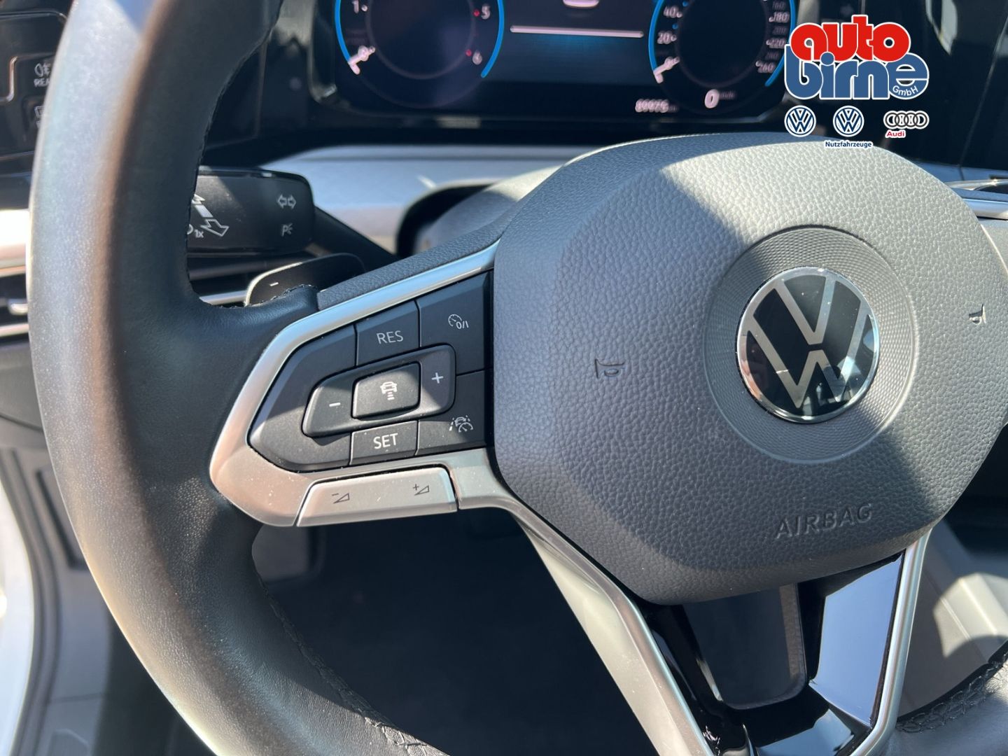 Golf VIII 2.0 TDI Life (EURO 6d) AHK-klappbar Na