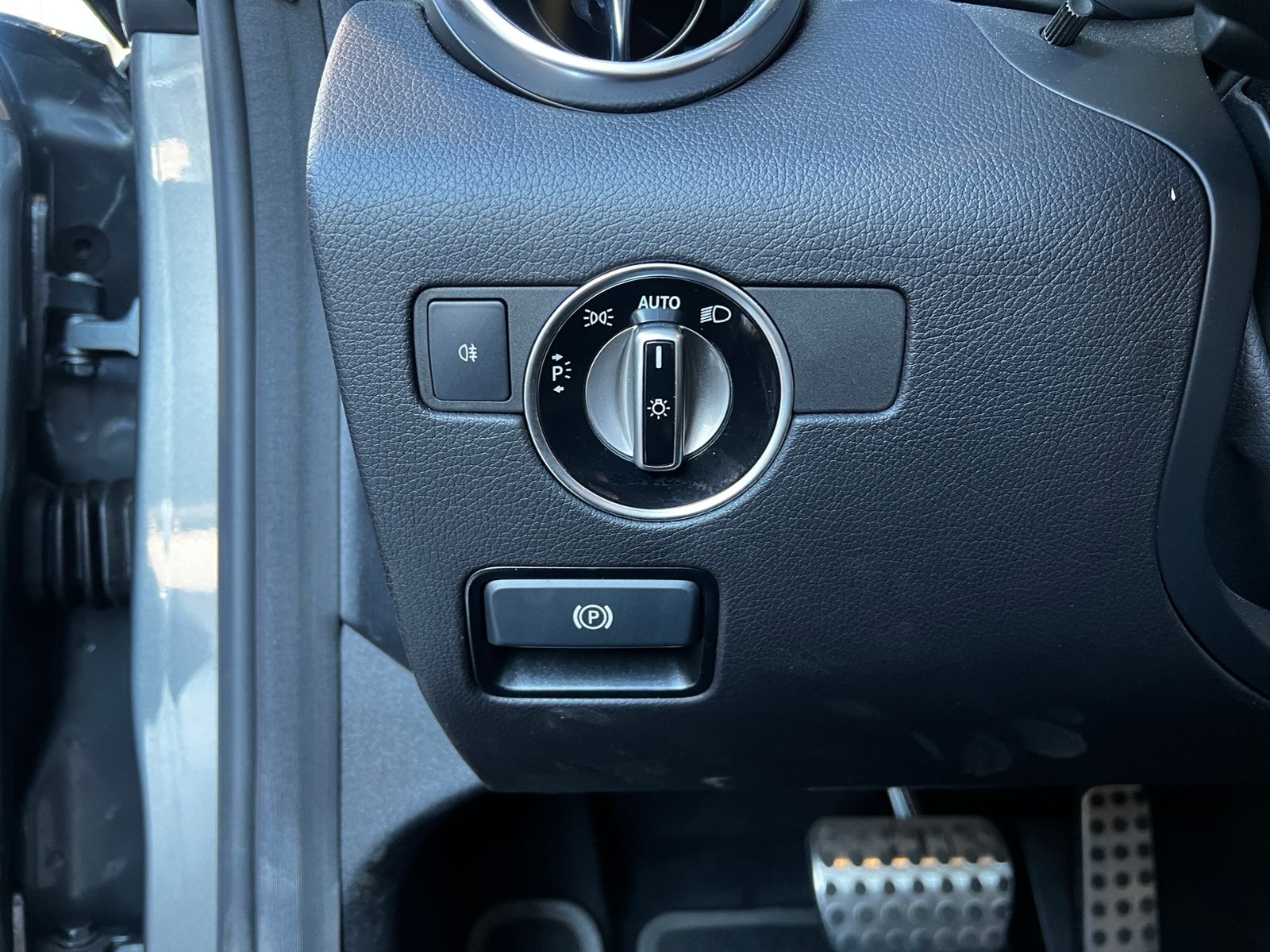 Fahrzeugabbildung Mercedes-Benz SLC 300 Memory AIRSCARF AHK LED