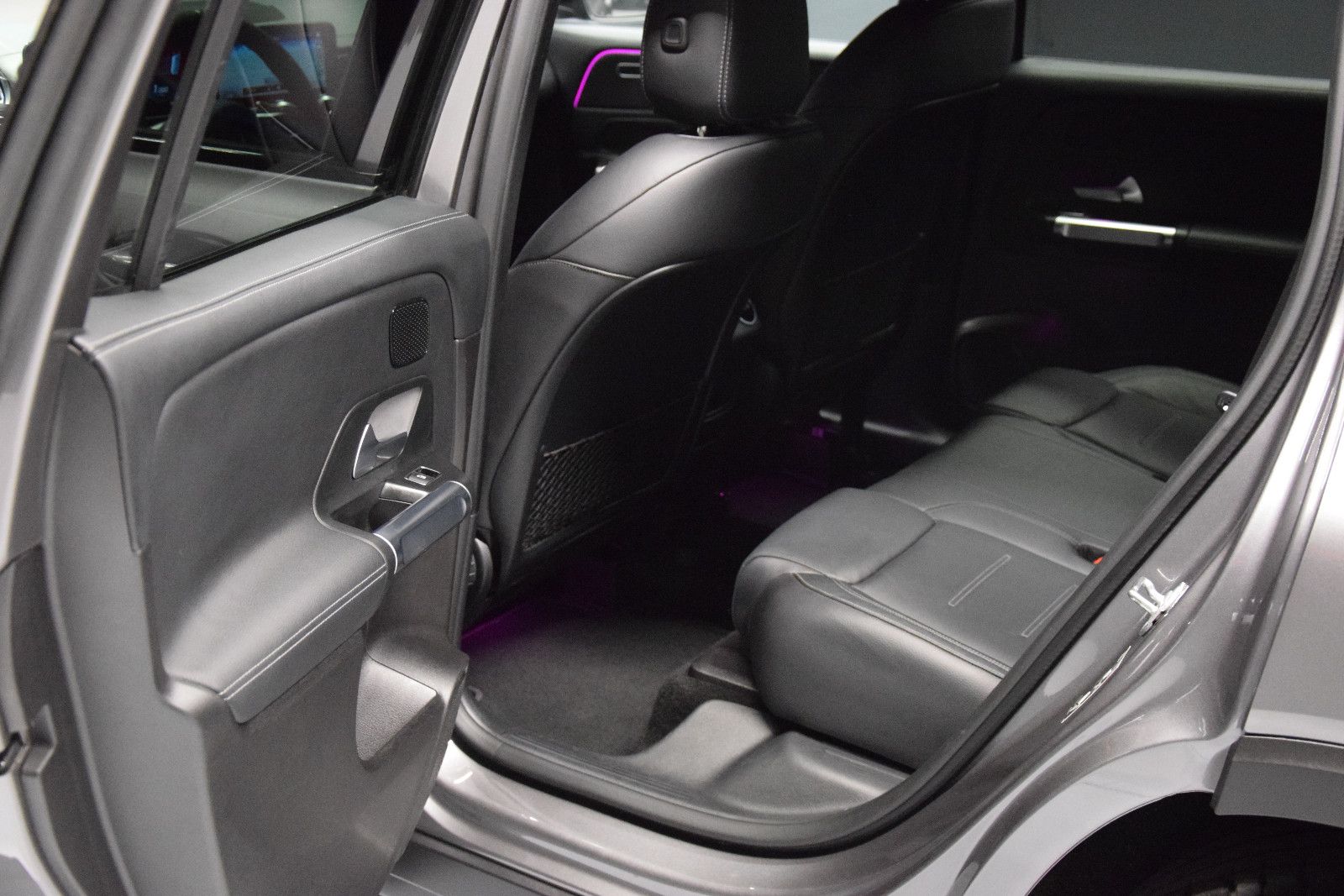 Fahrzeugabbildung Mercedes-Benz GLB 35 AMG 4Matic 360° MBUX Leder AHK Night Ambi