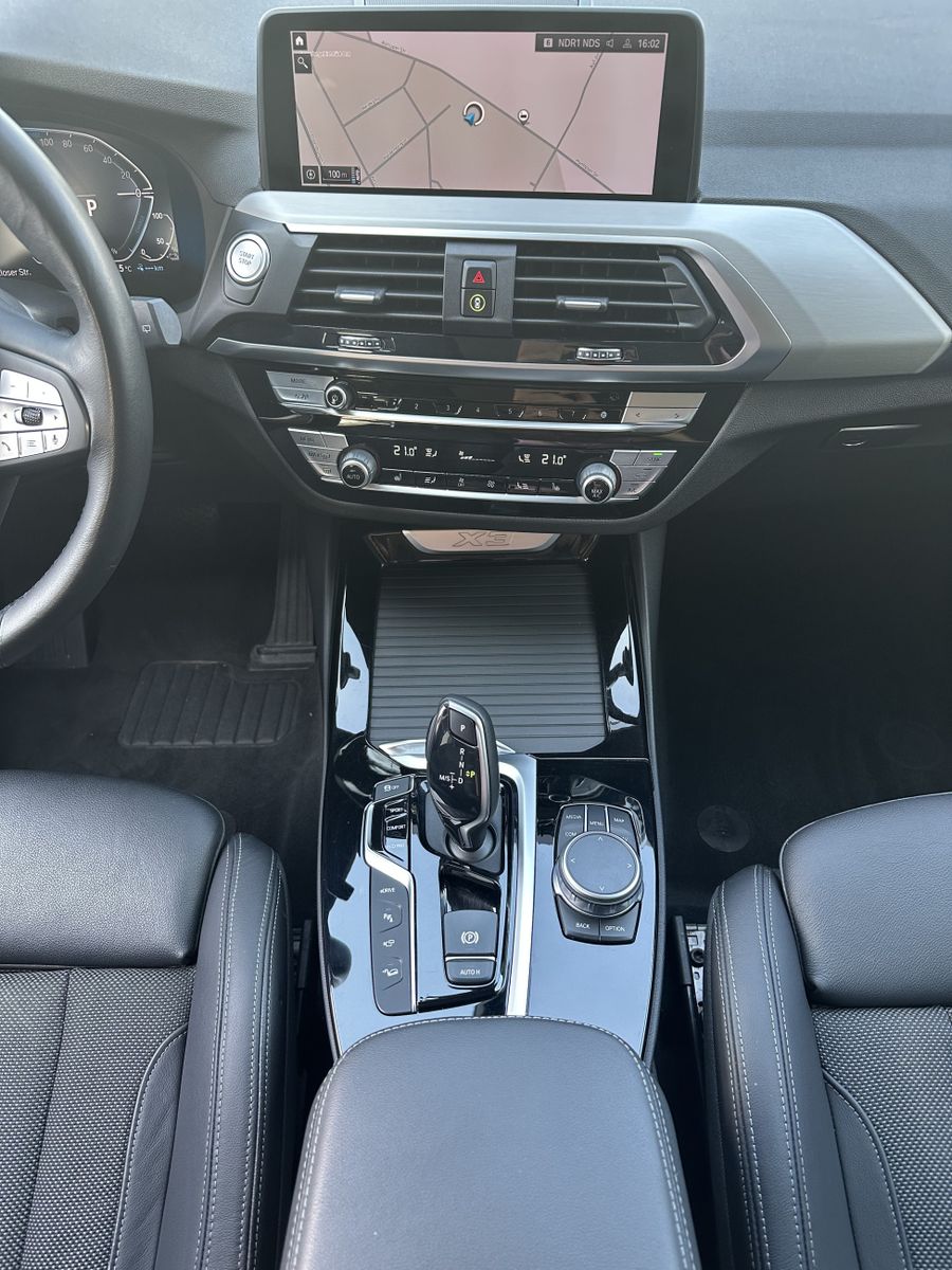 Fahrzeugabbildung BMW X3 xDrive30e xLine NAV+LED+HIFI+ACC+360°-KAMERA