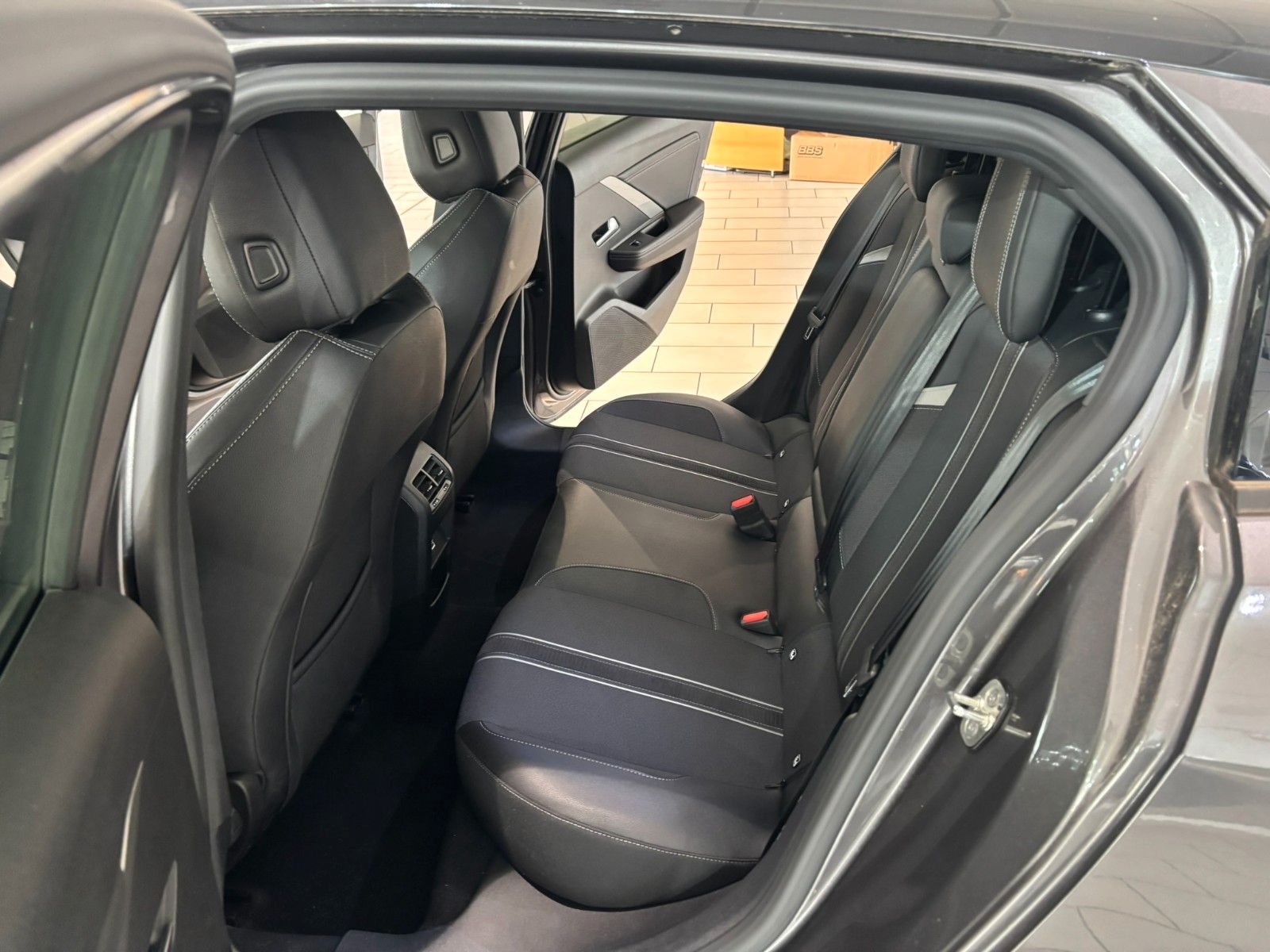 Fahrzeugabbildung Opel Astra L Lim. 1.6 HYBRID ULTIMATE NAVI/360°/SPORT