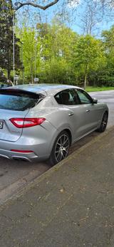 Maserati Levante Benzin 3.0 V6 257kW GRANSPORT 4x4 Au... - Maserati Levante in Duisburg