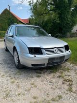 Volkswagen VW Bora Variant Kombi 1,6 TÜV 12/2025 / Sc... - Volkswagen Bora mit Benzin-Antrieb: Kombi, 1.6